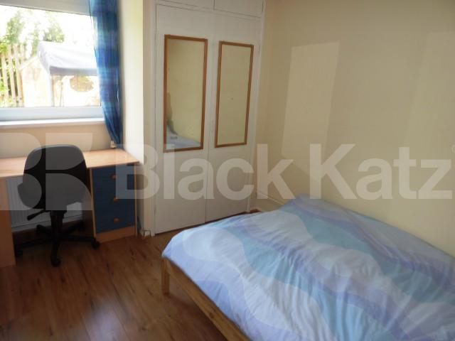 			NEAR REGENTS PARK-PRIMROSE HILL , 2 Bedroom, 1 bath, 1 reception Flat			 Kingsland,Broxwood Way, ST JOHNS WOOD